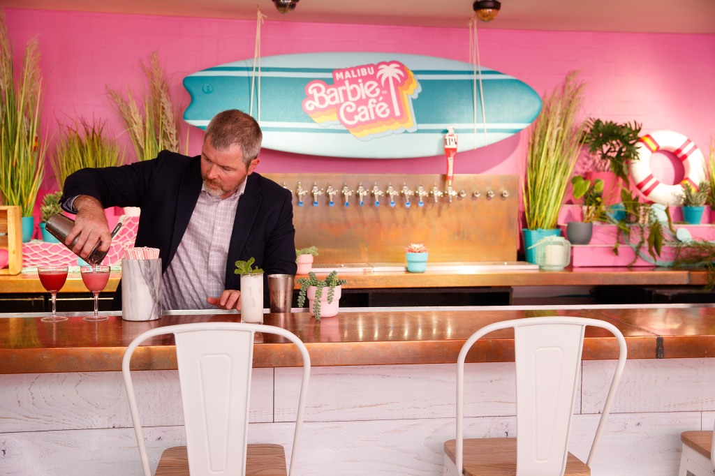 Drinks being poured at the Malibu Barbie Cafe